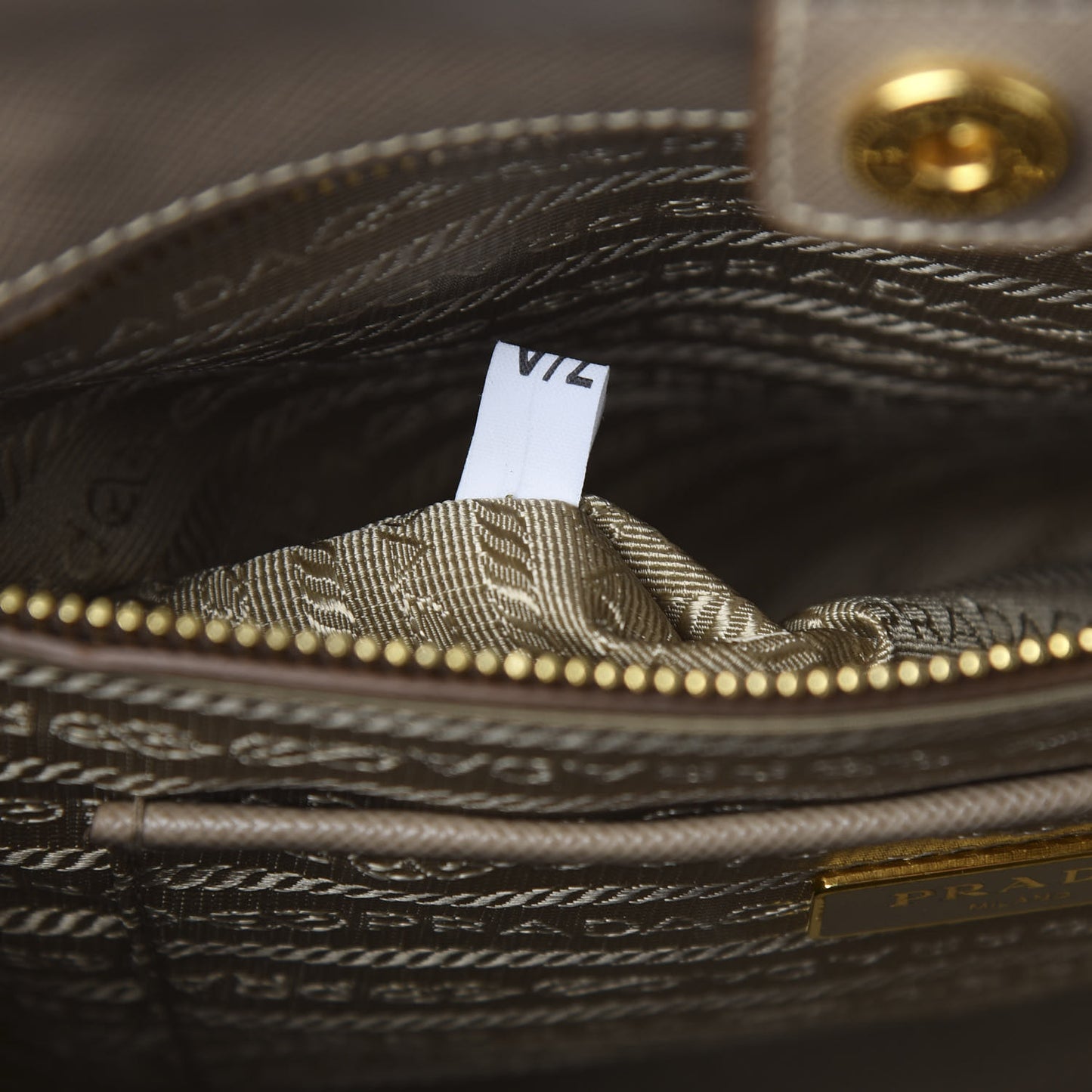 Saffiano Lux Medium Bi-Color Tote Visone Talco