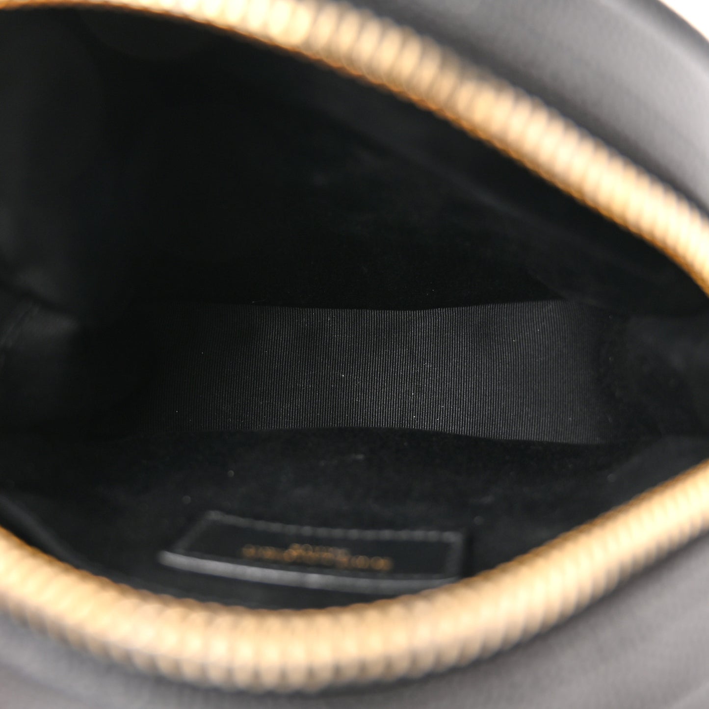 Grain De Poudre Matelasse Chevron Quilted Round Vinyle Camera Bag Black