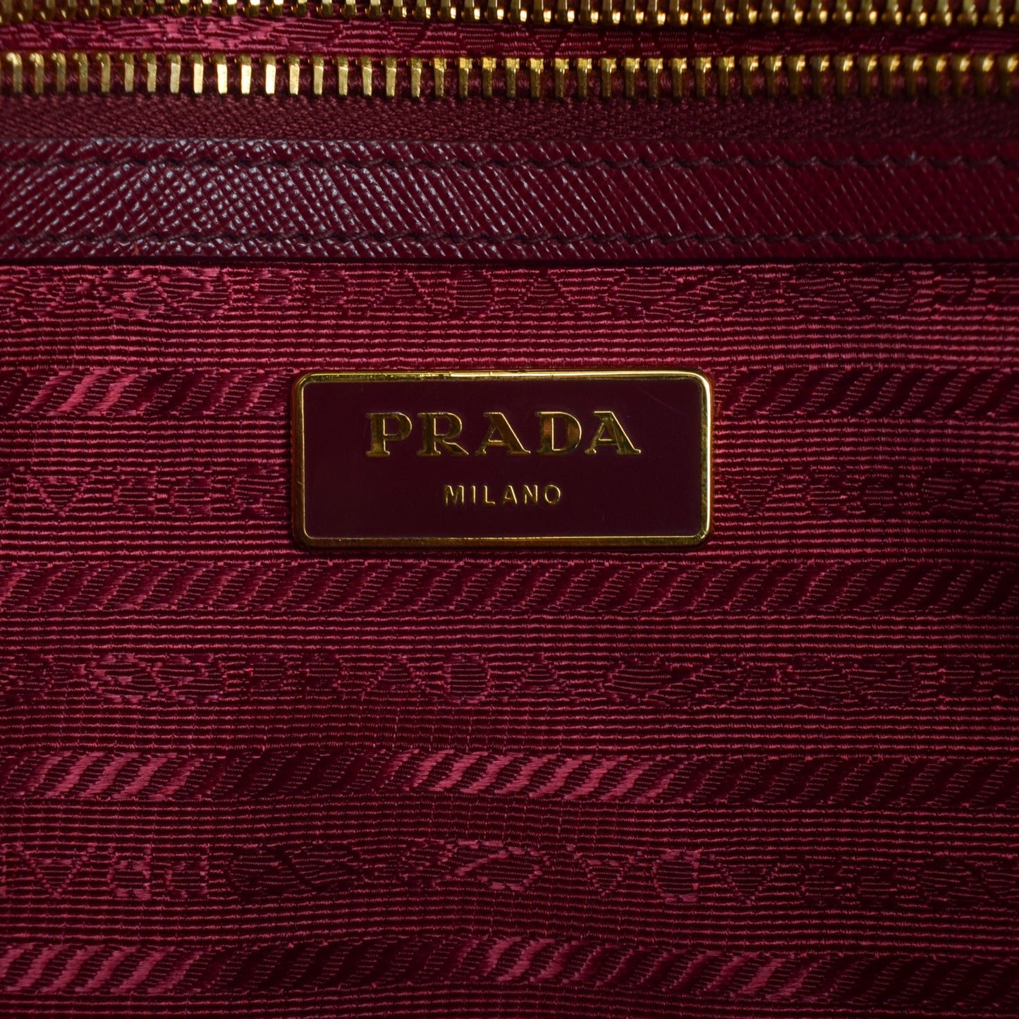 Saffiano Lux Extra Large Galleria Double Zip Tote Cherry