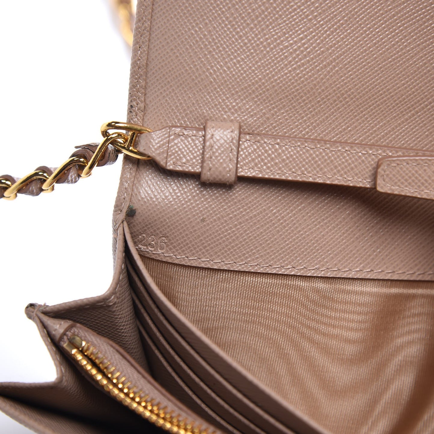 Saffiano Metal Oro Chain Wallet Cammeo