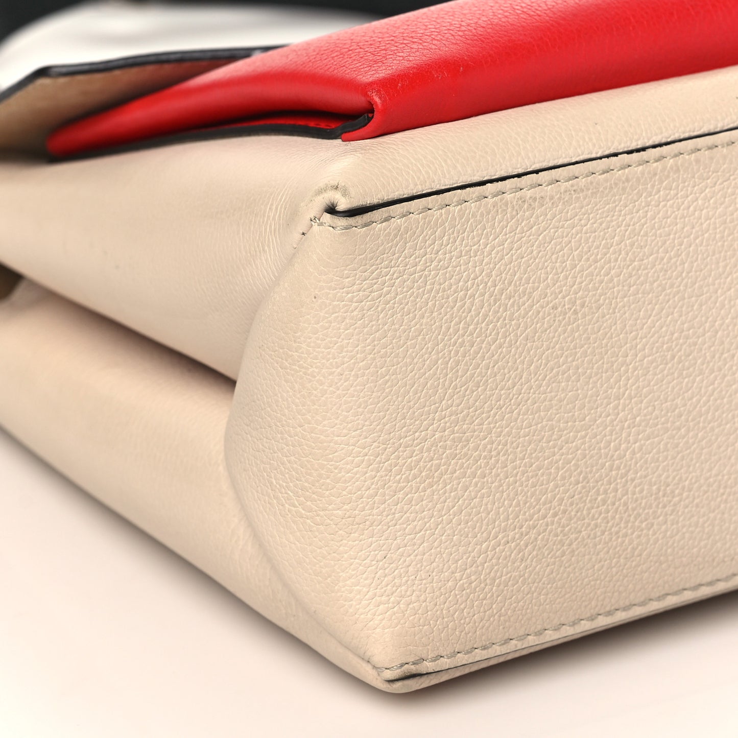 Soft Calfskin My Lockme Top Handle Kabuki Red Quartz Black