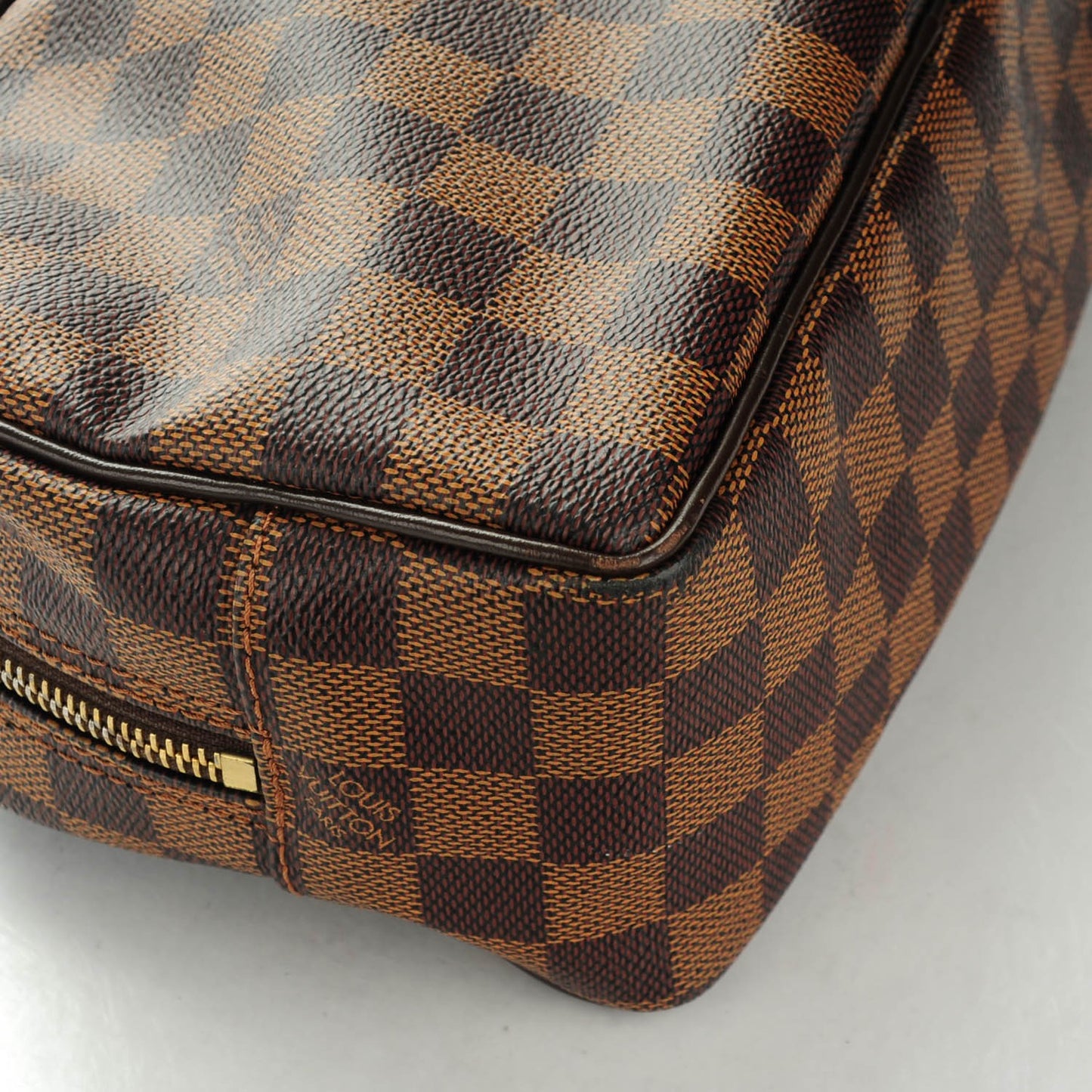 Damier Ebene Toiletry Bag 25
