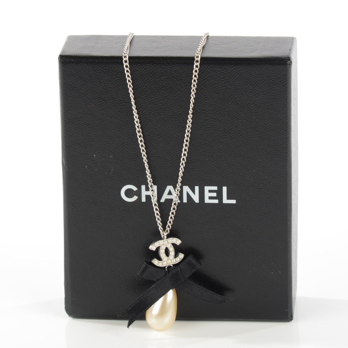 Pearl Ribbon CC Bow Necklace Black