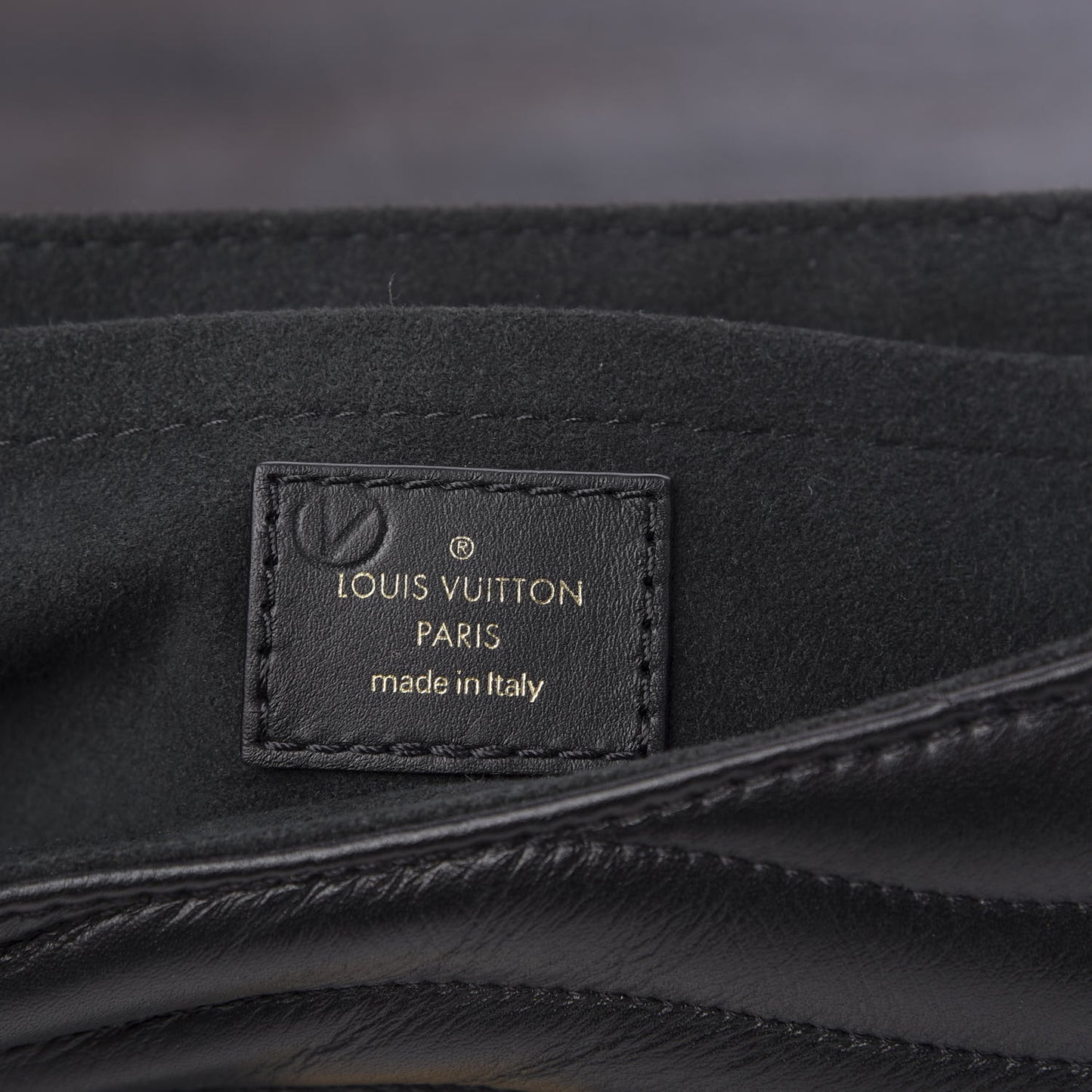 Calfskin Love Lock New Wave Chain MM Black