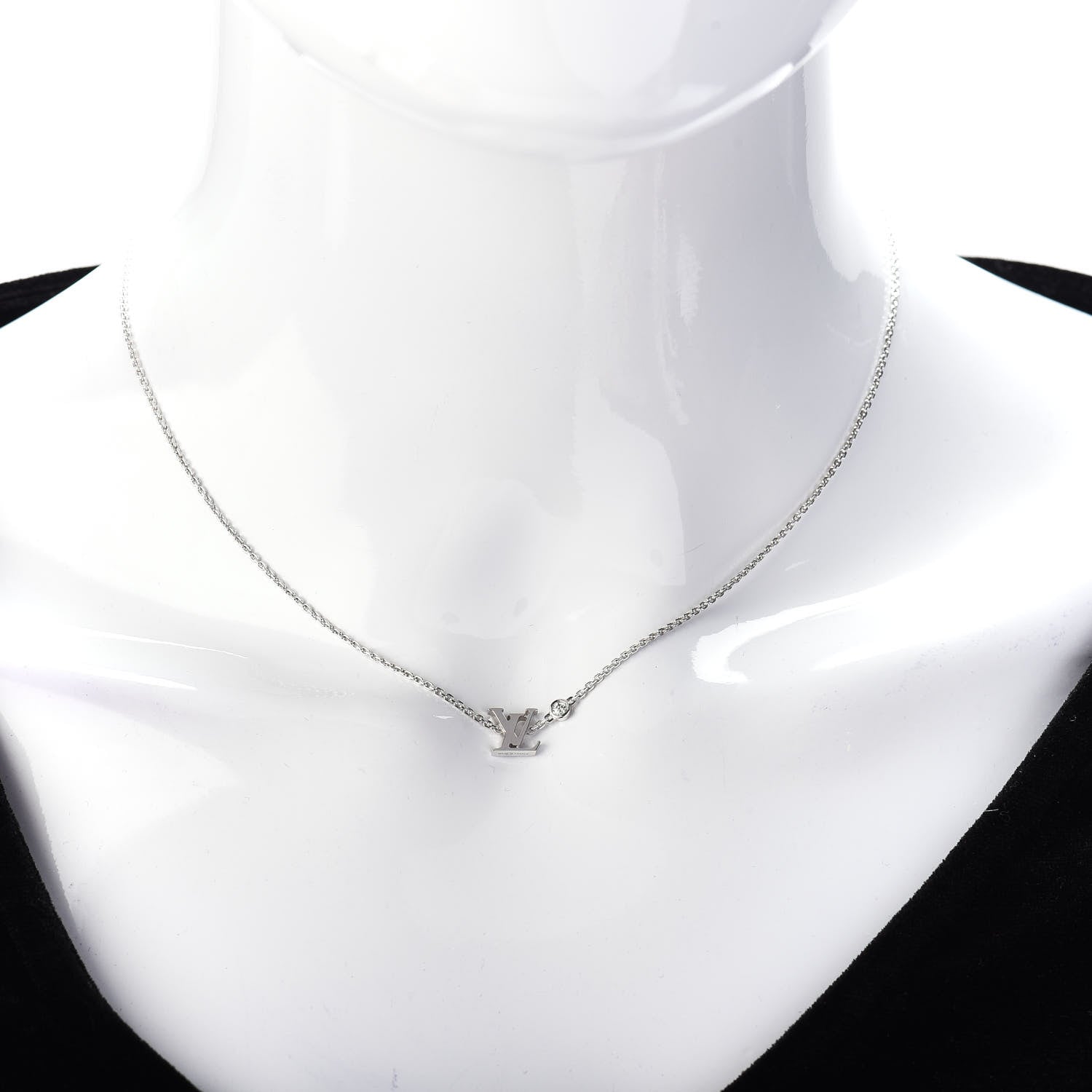 Louis Vuitton 18K White Gold Diamond Idylle Blossom LV Pendant Necklace 2 of 5