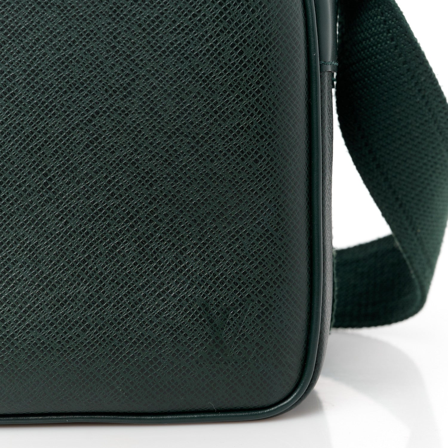 Louis Vuitton Taiga Reporter Messenger Epicea 9 of 12