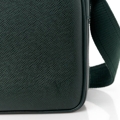 Louis Vuitton Taiga Reporter Messenger Epicea 9 of 12