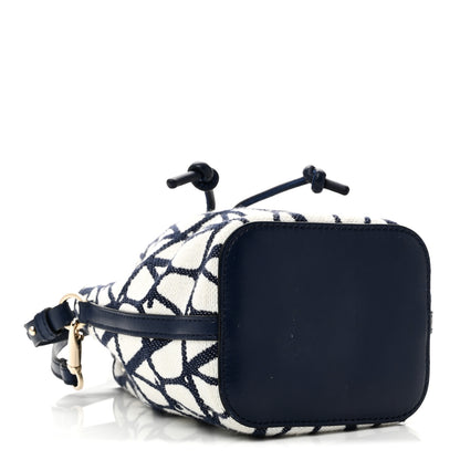 Valentino Garavani Toile Iconographe Nappa Mini Vlogo Signature Bucket Bag White Worker 4 of 9