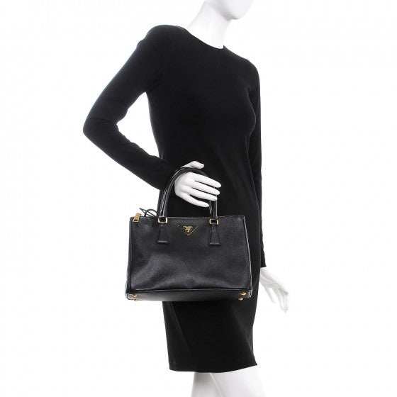 Saffiano Small Galleria Double Zip Tote Black