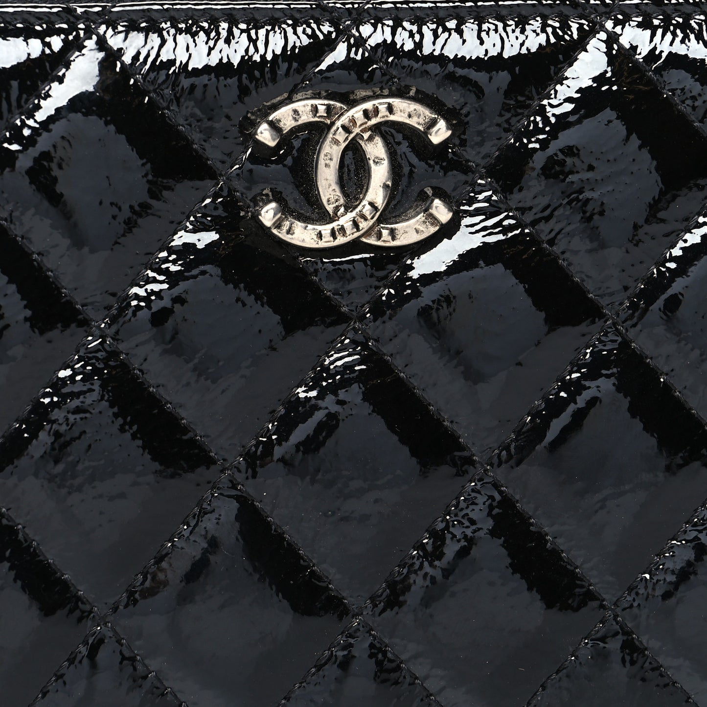 Patent Goatskin Quilted Medium Paris Dallas Zip Around Wallet Black