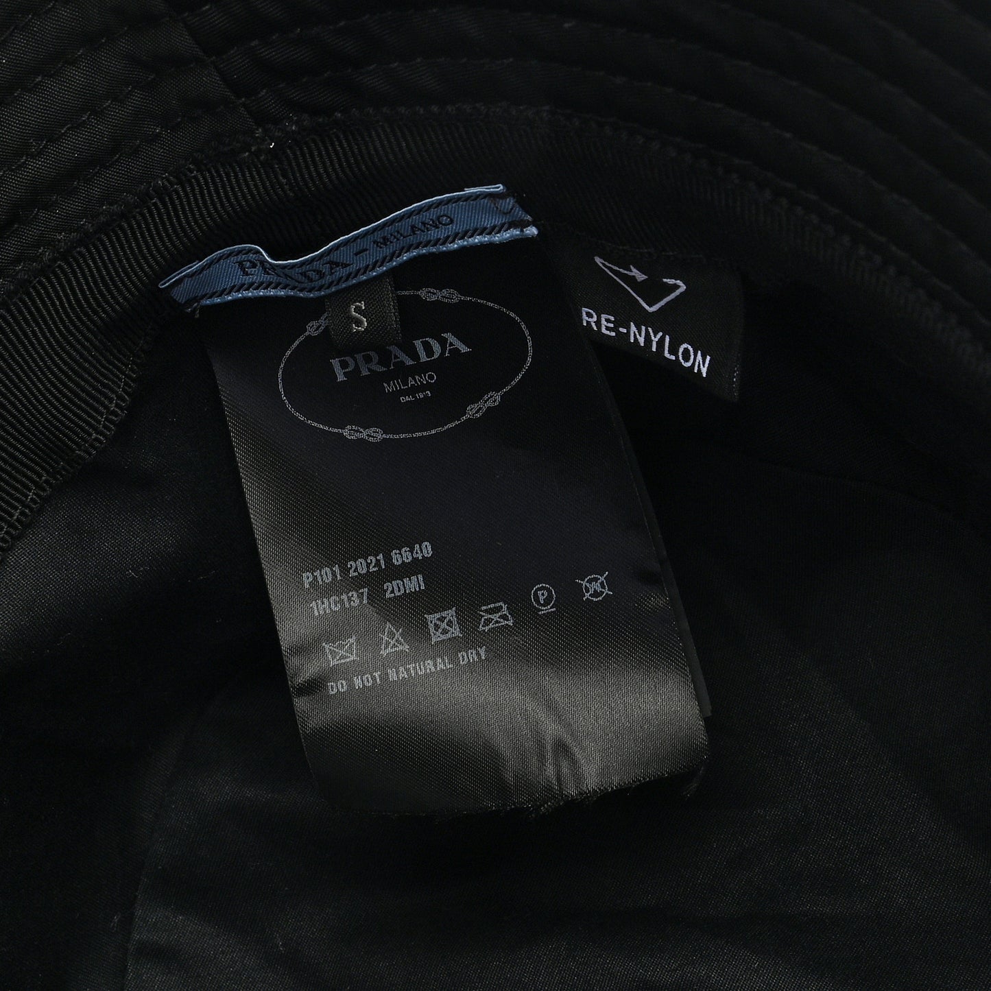 Re-Nylon Metal Triangle Logo Womens Bucket Hat S Black