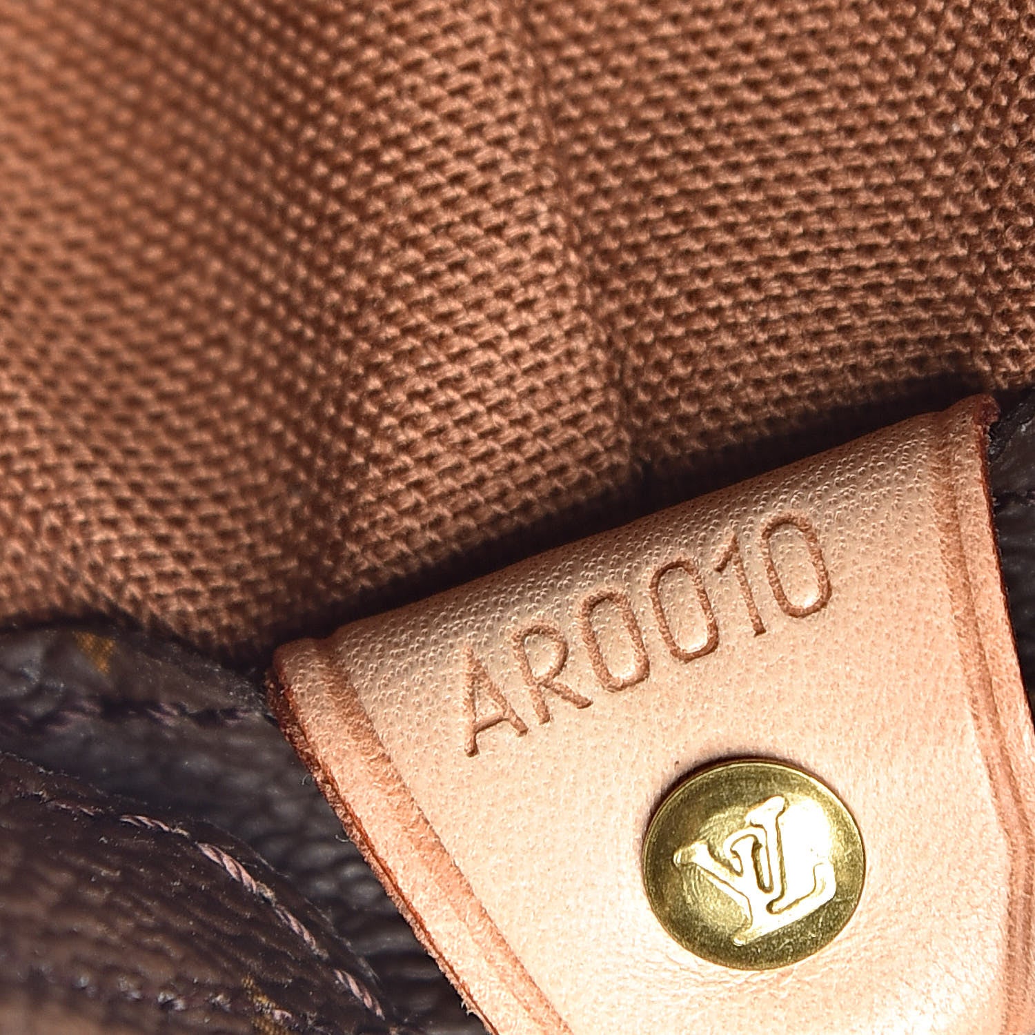 Louis Vuitton Monogram Cabas Mezzo 7 of 14
