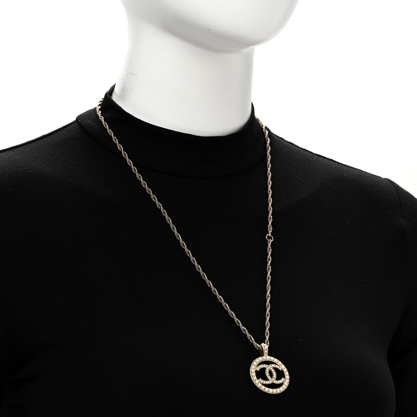 Pearl CC Round Pendant Necklace Gold