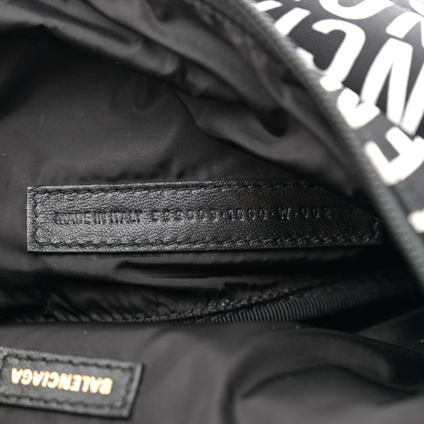 Nylon Wave Logo Print Wheel Beltpack Black White