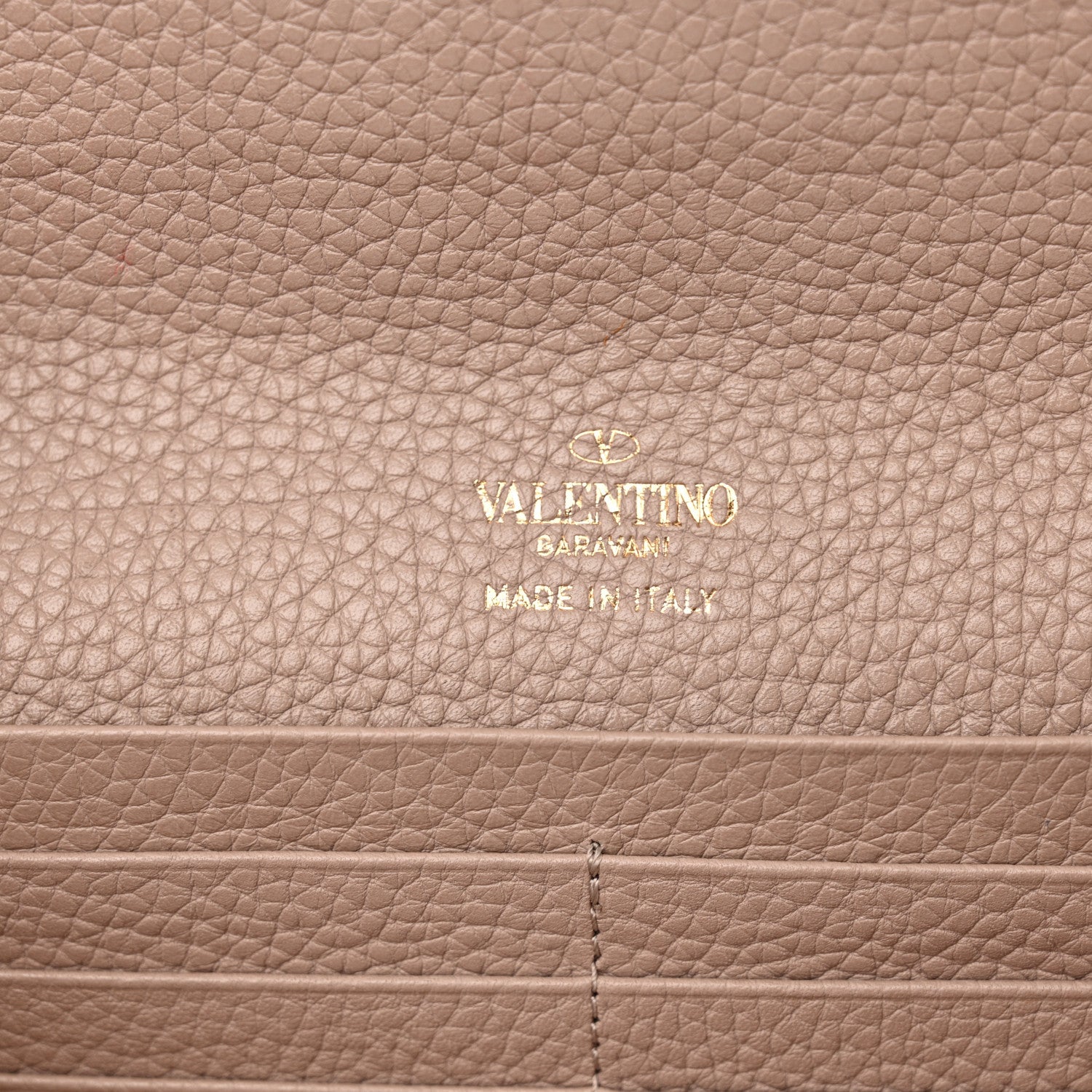 Valentino Garavani Pebbled Calfskin Rockstud Flip Lock Wallet On Chain Poudre 6 of 13