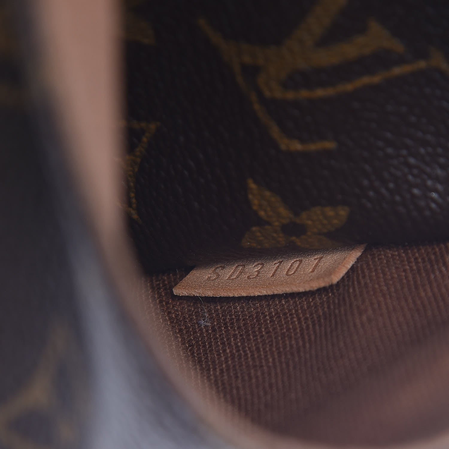 Louis Vuitton Monogram Totally MM 8 of 15