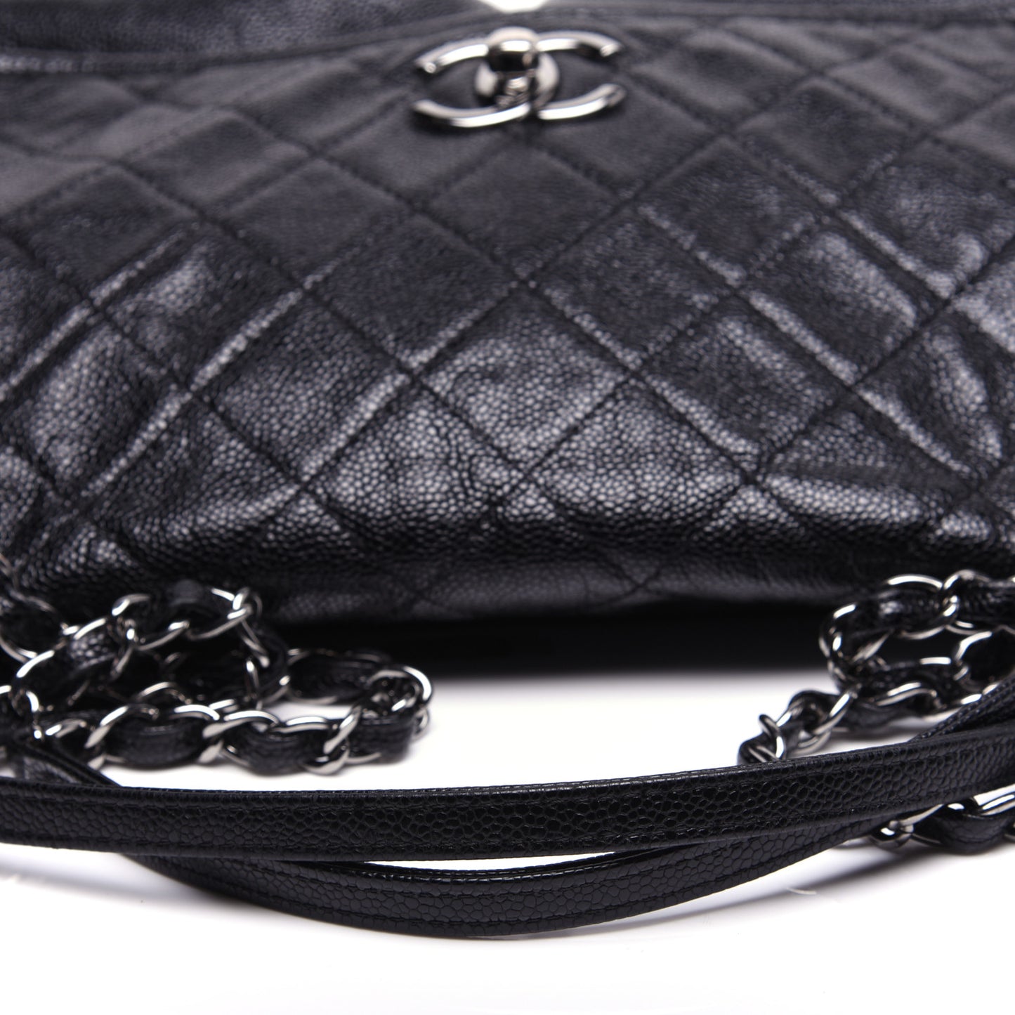 Grained Calfskin Large Natural Beauty Flap Black