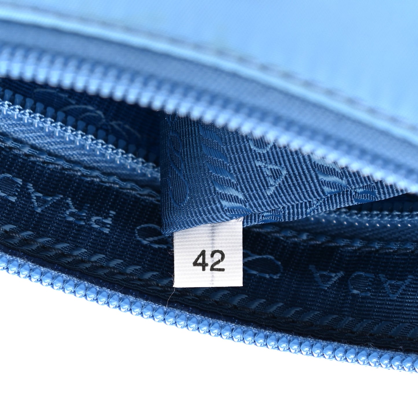 Re-Nylon Vela Pouch Pervinca