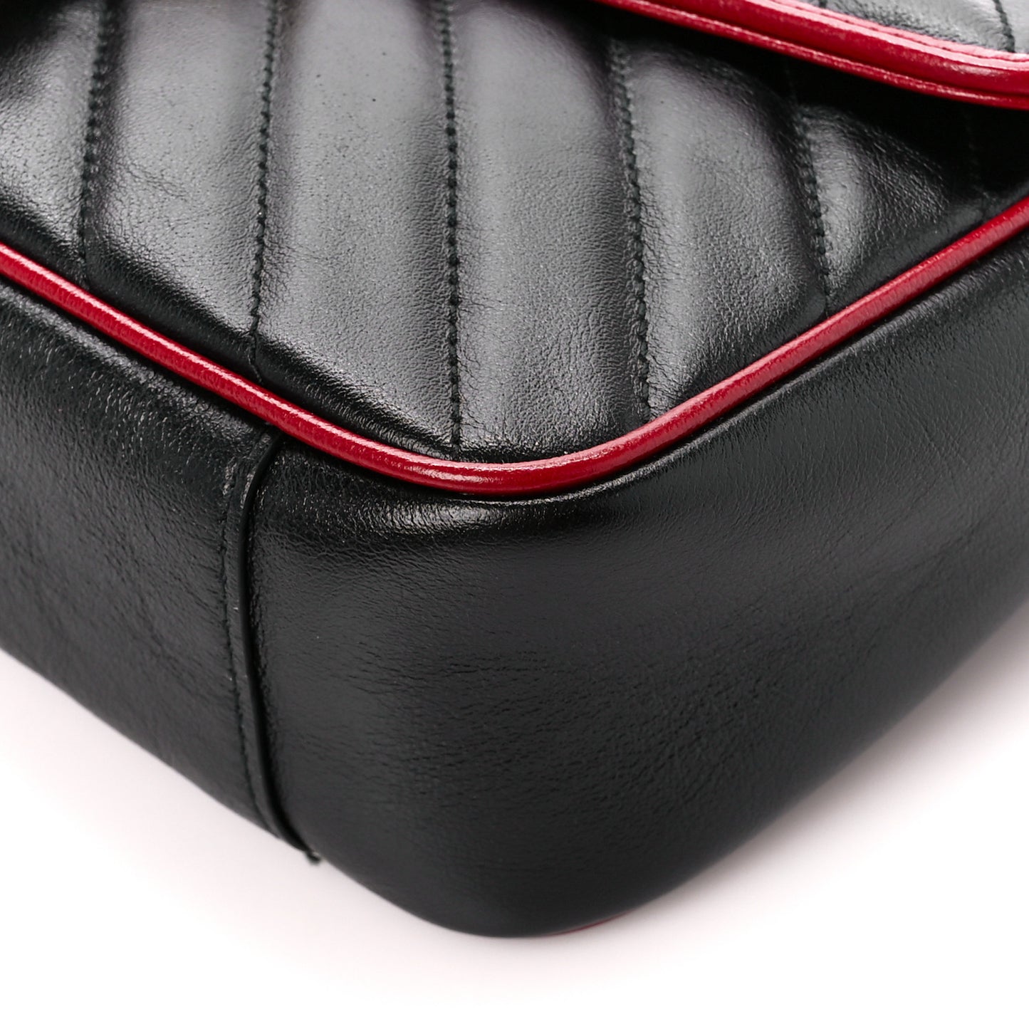 Vintage Effect Calfskin Matelasse Diagonal Small Torchon GG Marmont Shoulder Bag Black Romantic Cherry