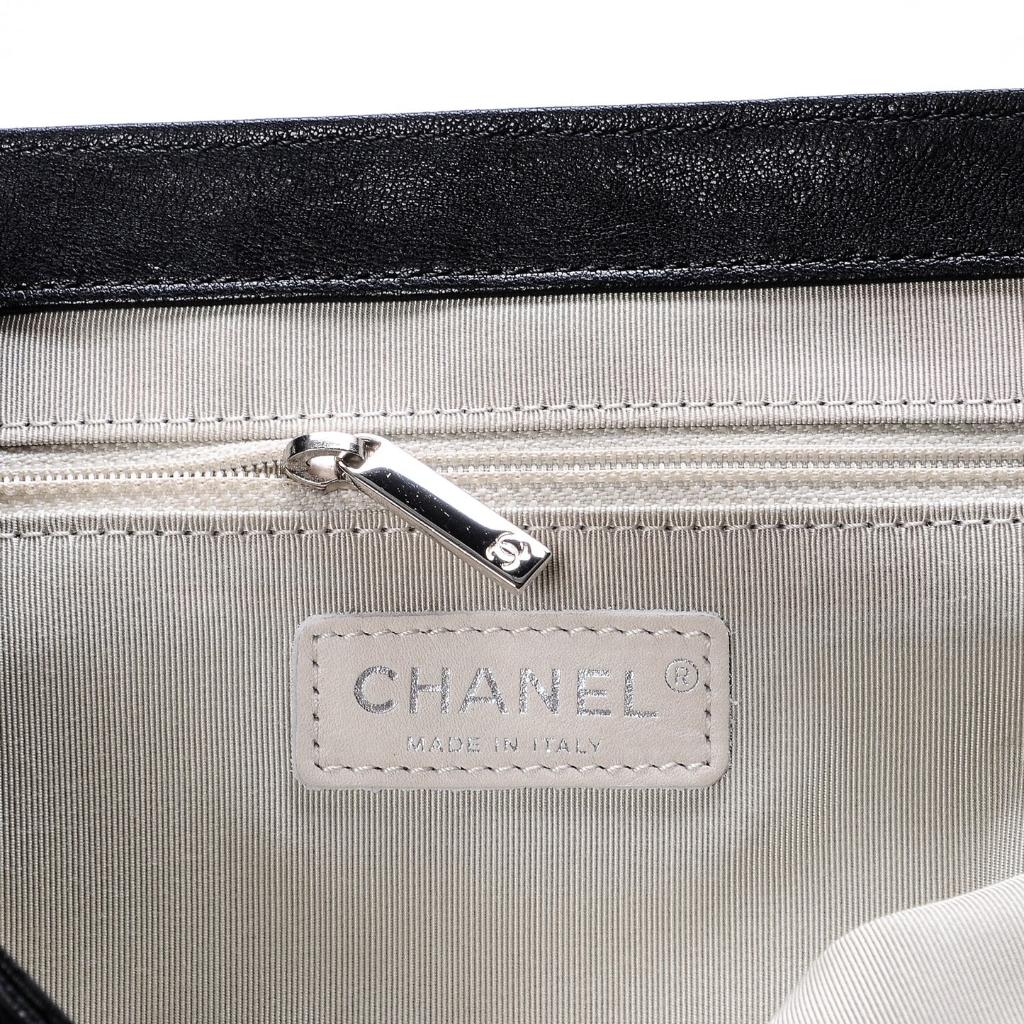 Washed Lambskin Quilted Medium Chain Around Messenger Black