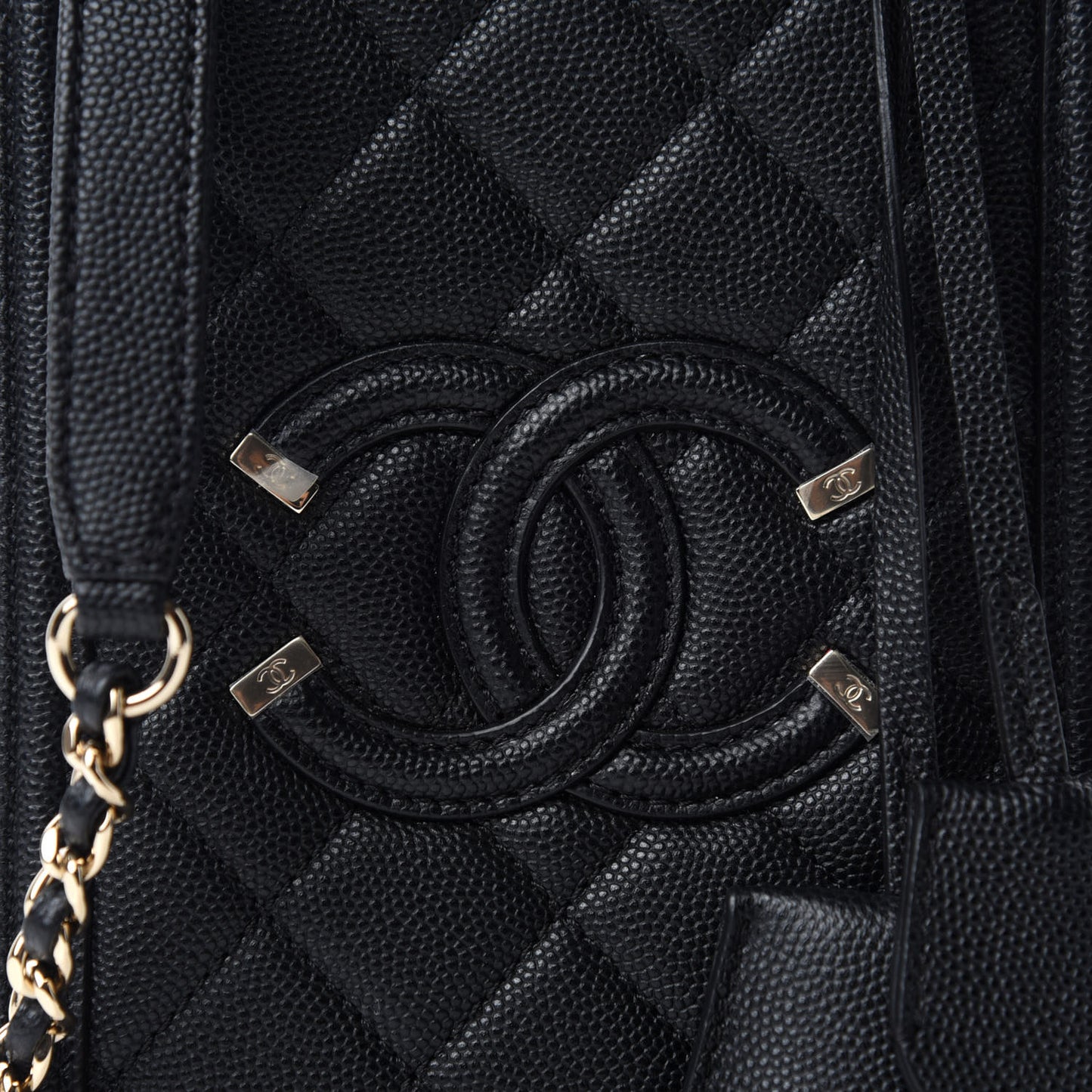 Caviar Quilted CC North South Filigree Vanity Case Black