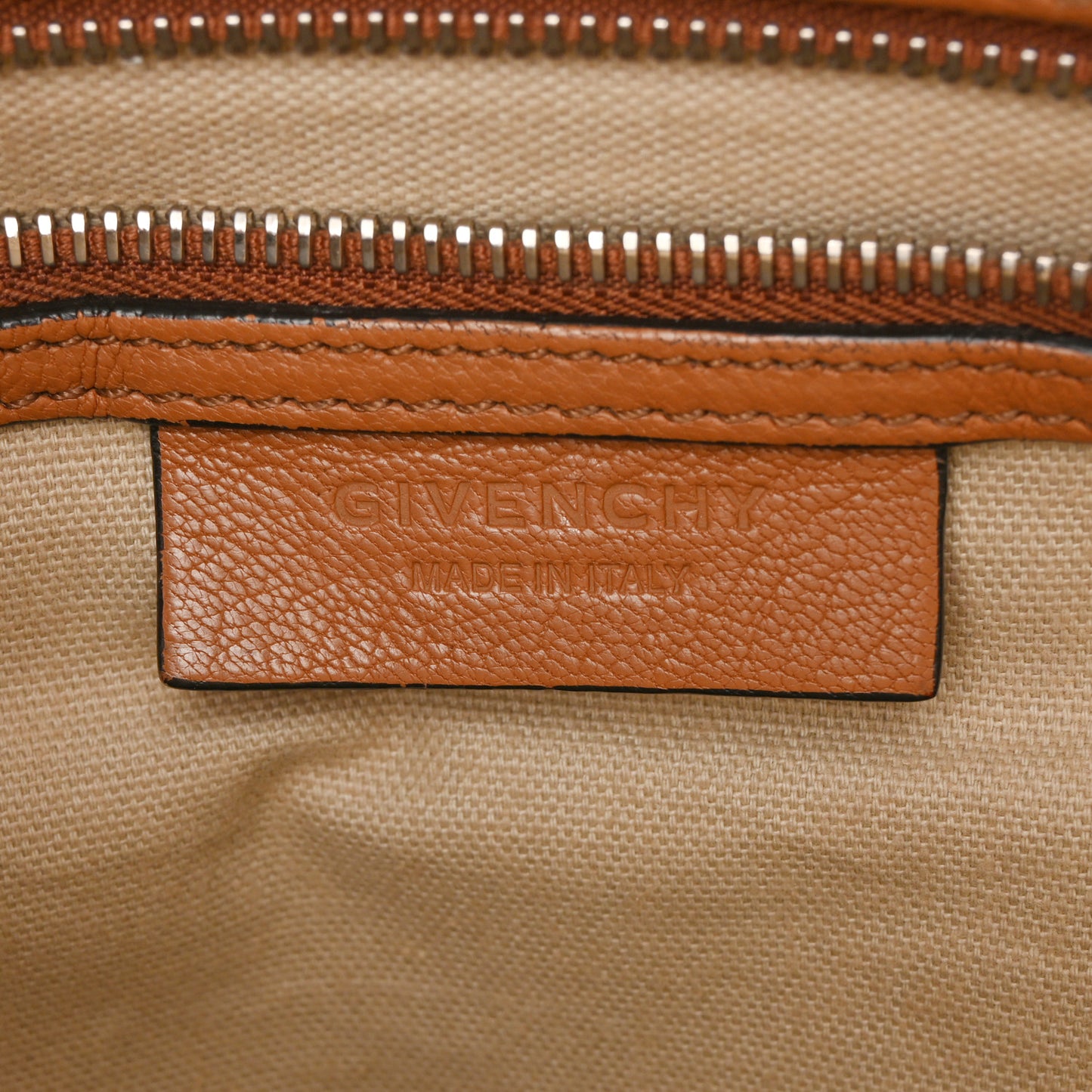 Sugar Goatskin Medium Antigona Medium Beige