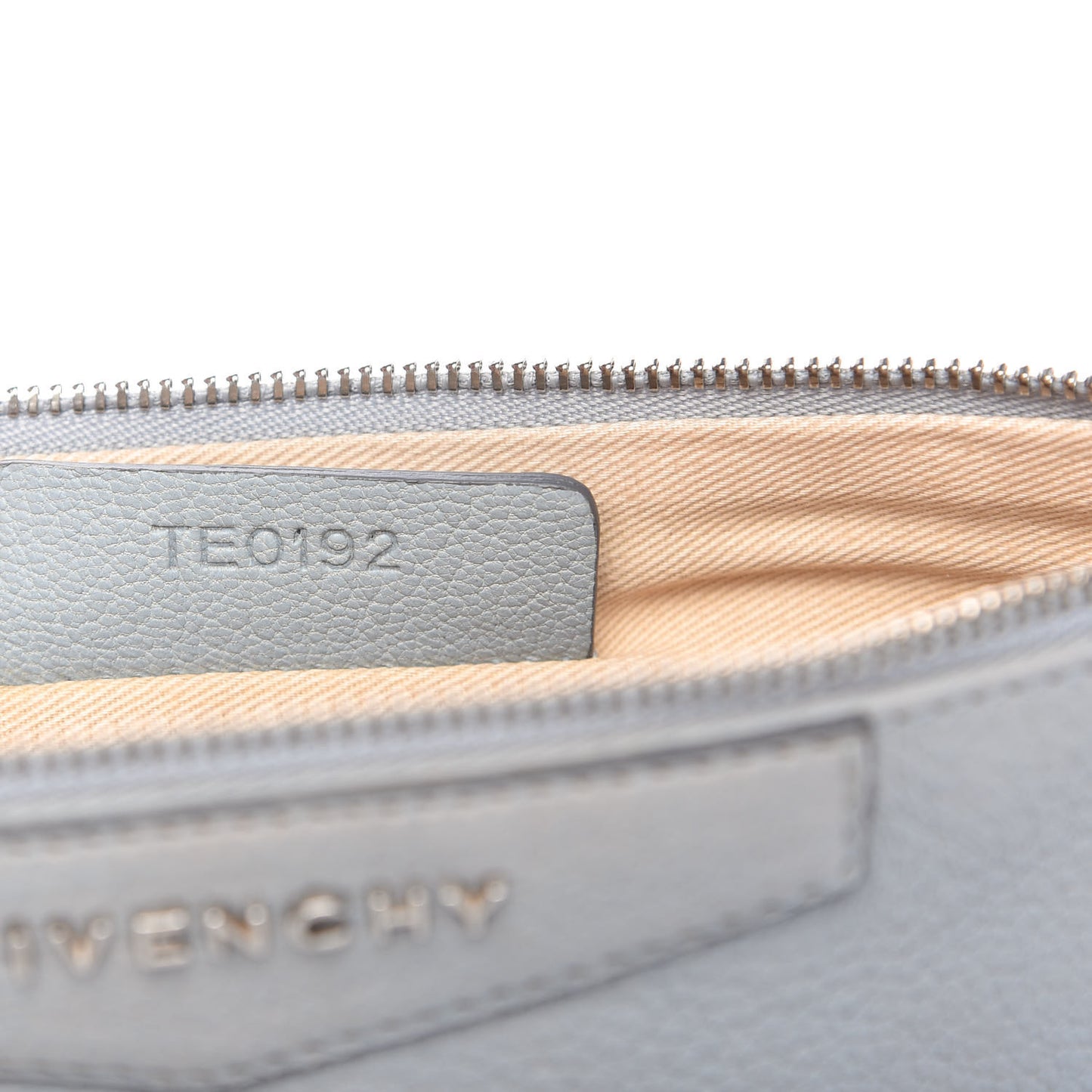 Sugar Goatskin Medium Antigona Pouch Pearl Grey