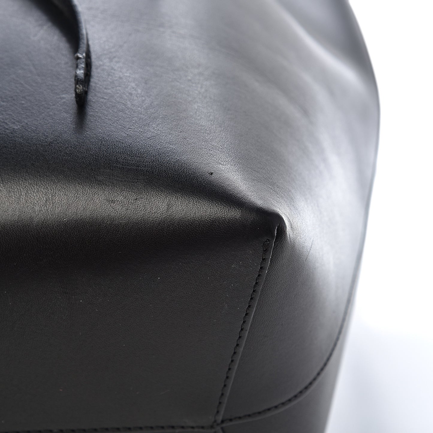 Vegetable Tanned Calfskin Bucket Bag Black Flamma