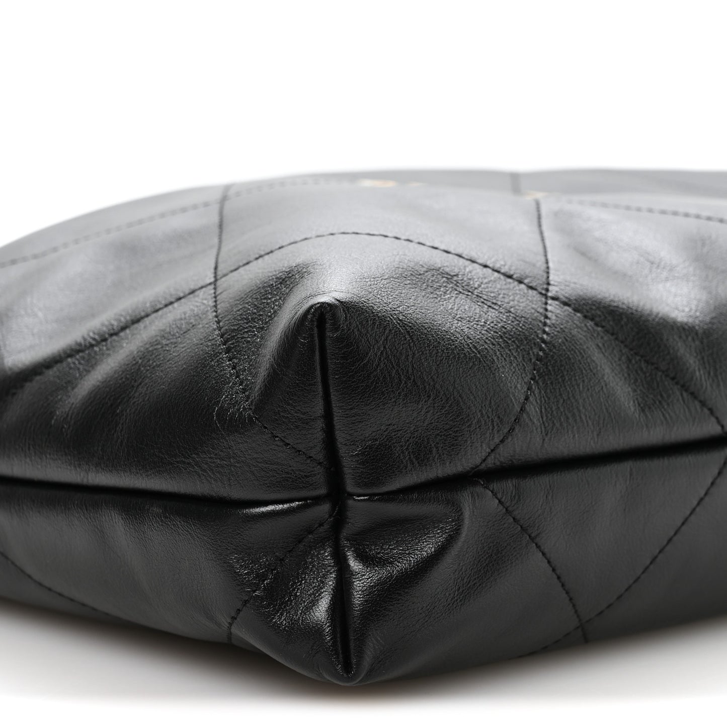 Shiny Calfskin Quilted Chanel 22 Black