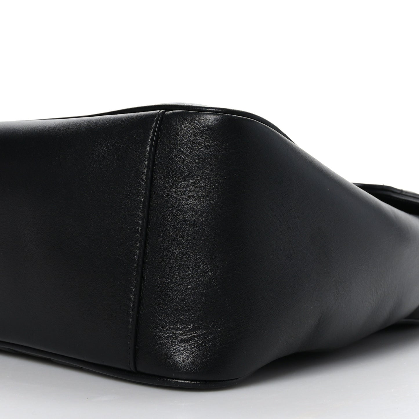 Calfskin Matelasse Medium GG Marmont Top Handle Shoulder Bag Black