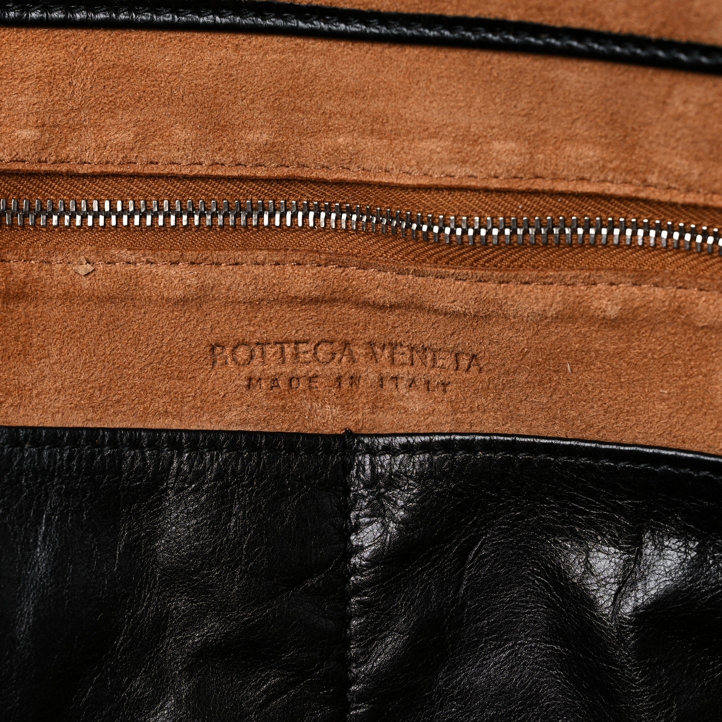 Paper Calfskin Maxi Intrecciato Arco Slouch Black Silver
