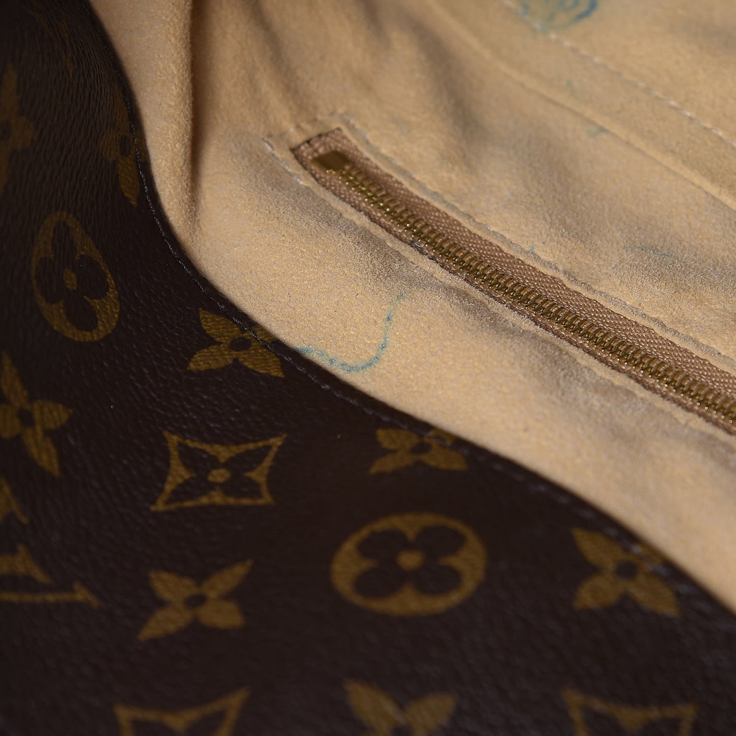 Monogram Artsy MM