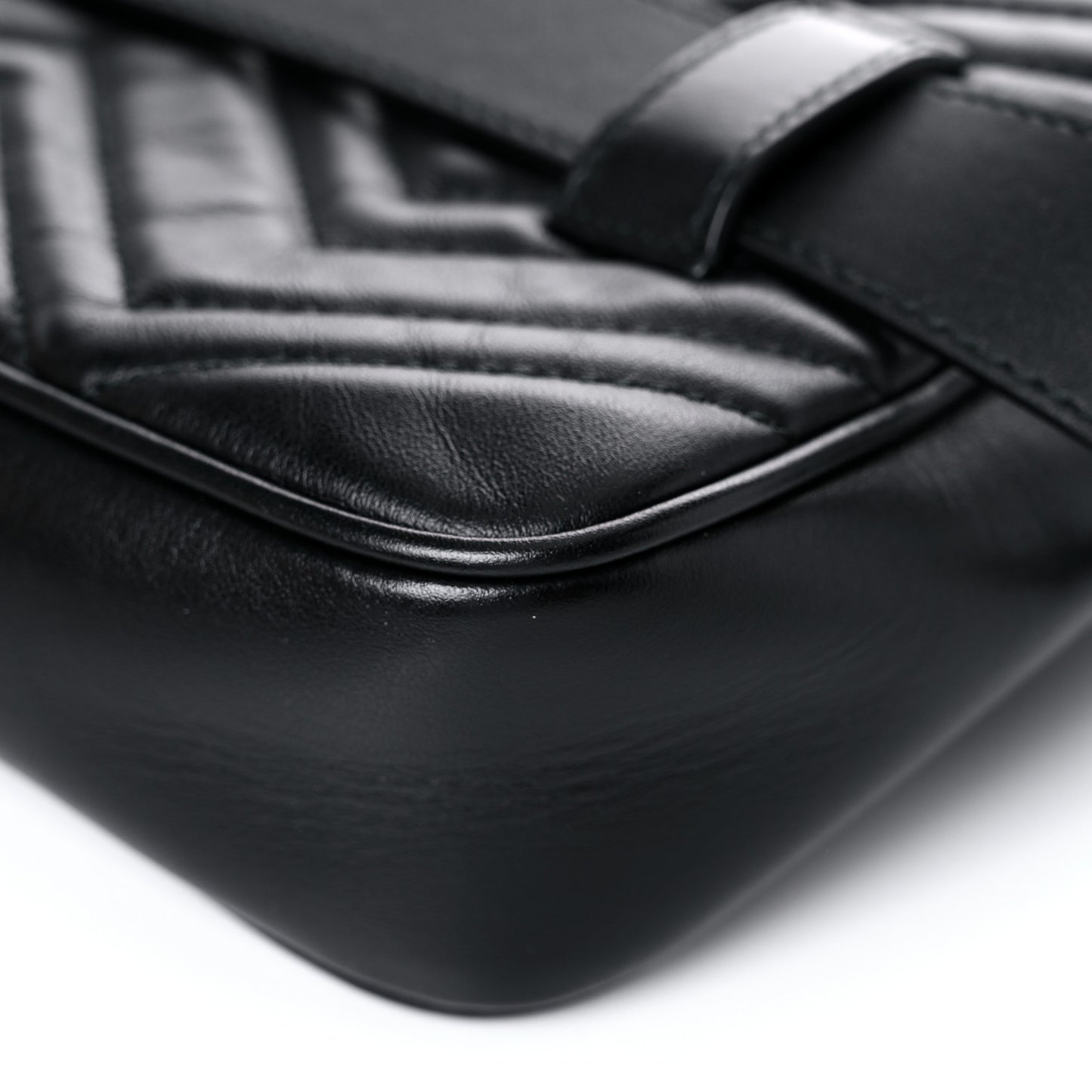 Calfskin Matelasse Mens GG Marmont Belt Bag 110 44 Black