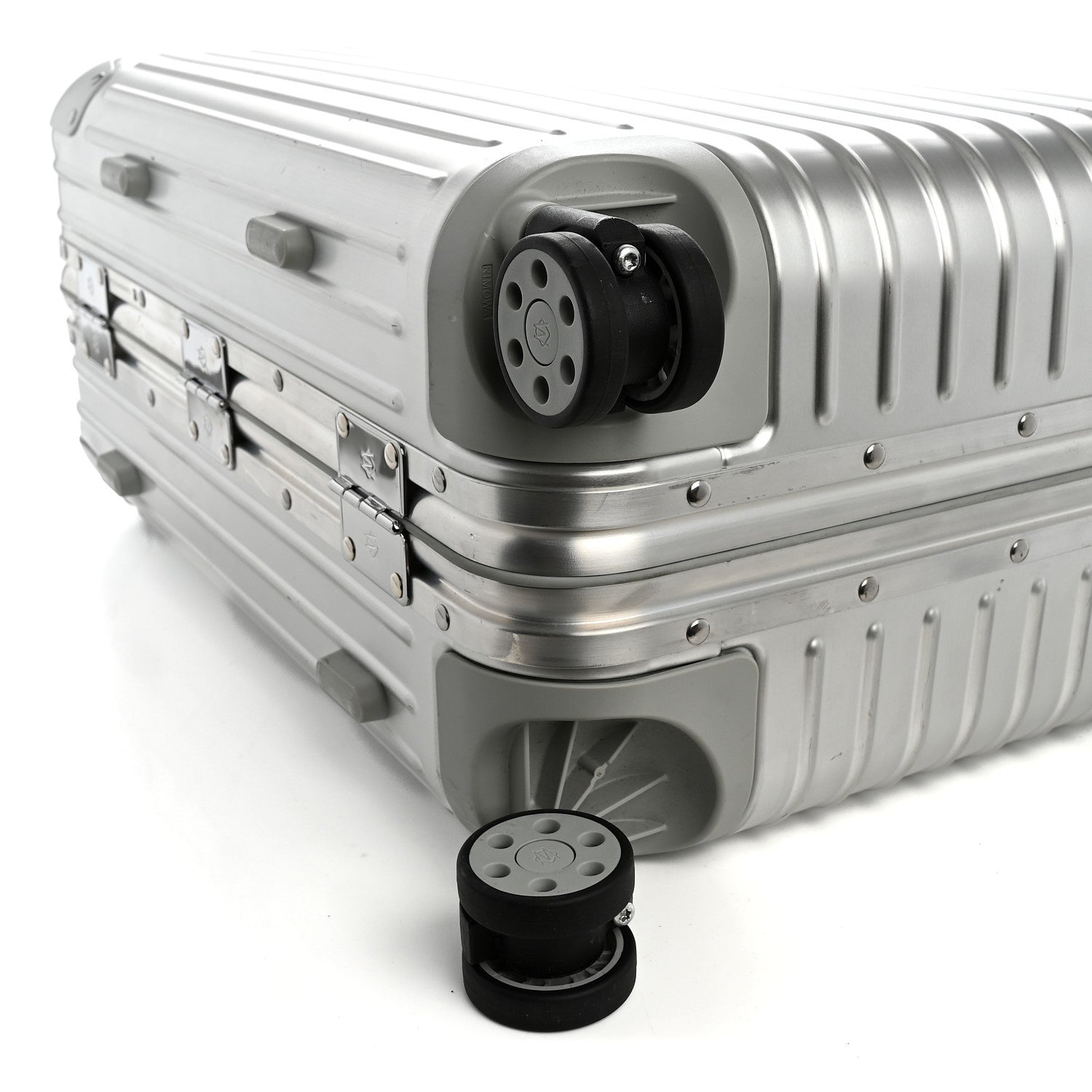 Rimowa Aluminum Original Cabin Silver 7 of 15