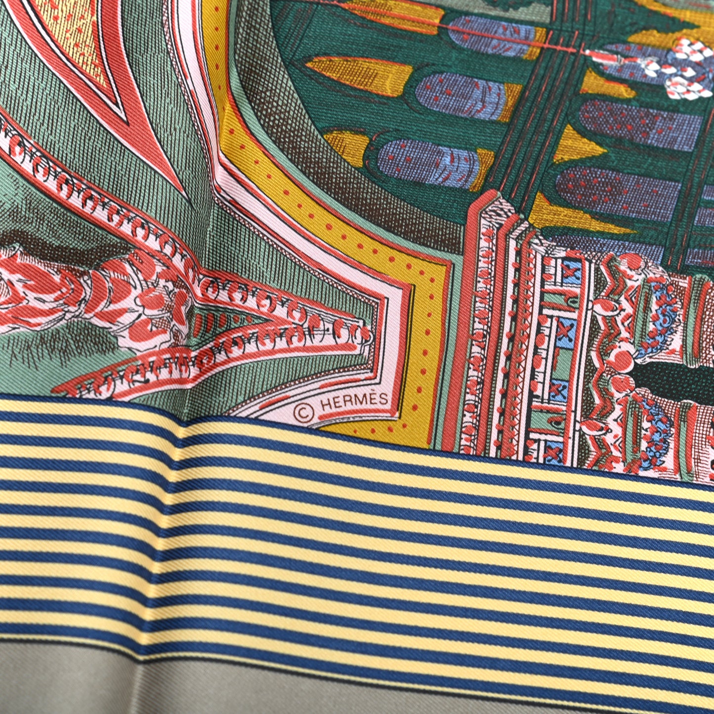 Silk Twill Grande Theatre Nouveau Scarf 90 Bleu Jean Vert Moutarde