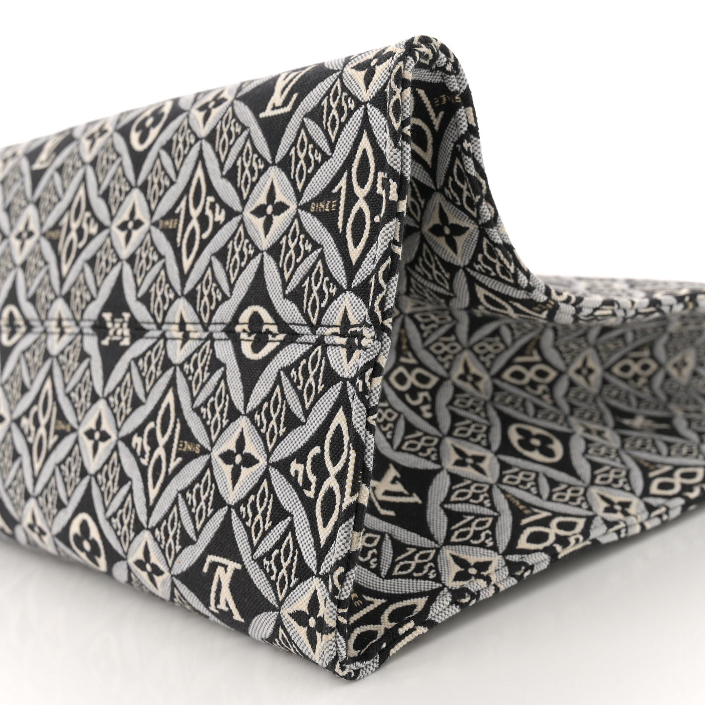 Jacquard Since 1854 Onthego GM Grey