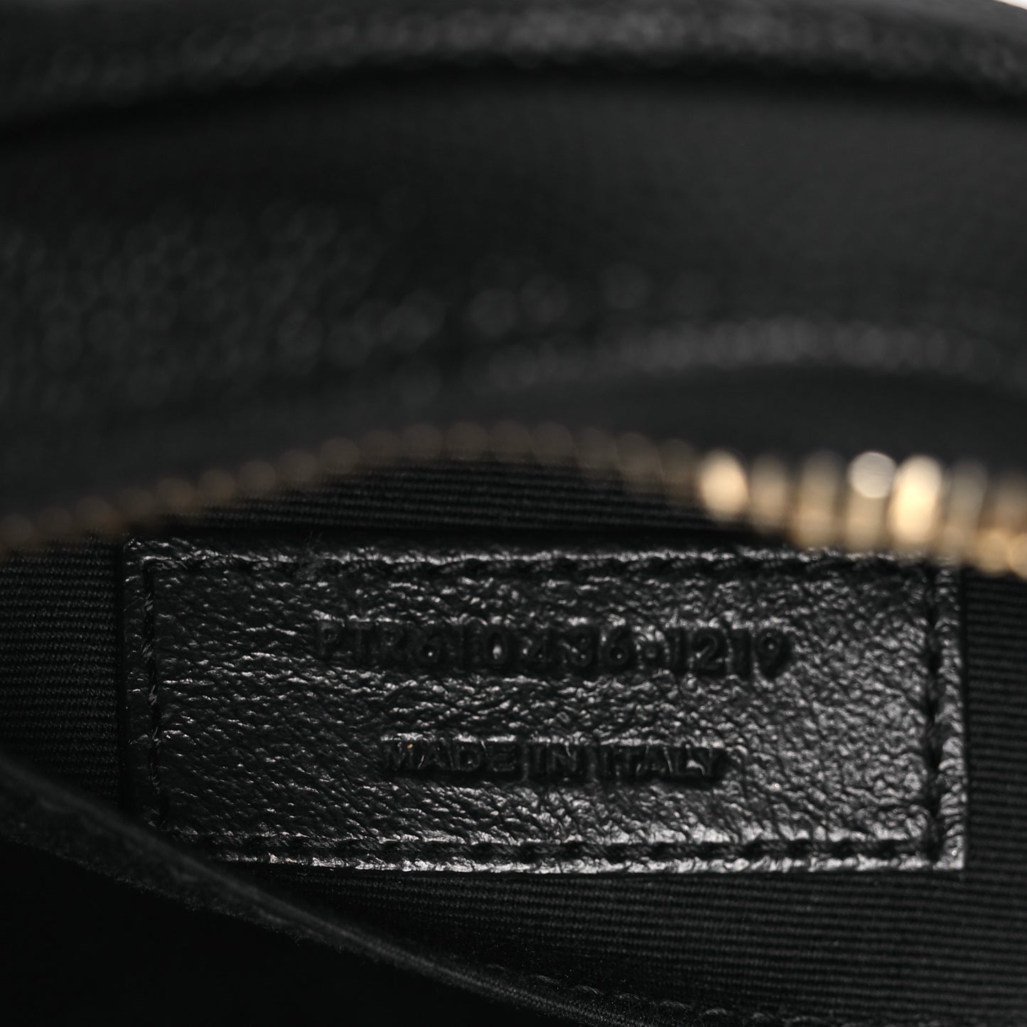 Grain De Poudre Matelasse Chevron Quilted Round Vinyle Camera Bag Black