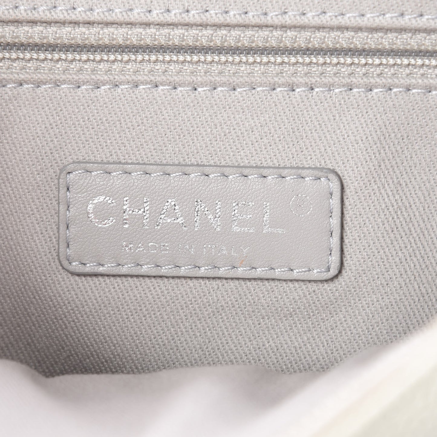 Caviar Quilted Medium Easy Flap Dark White