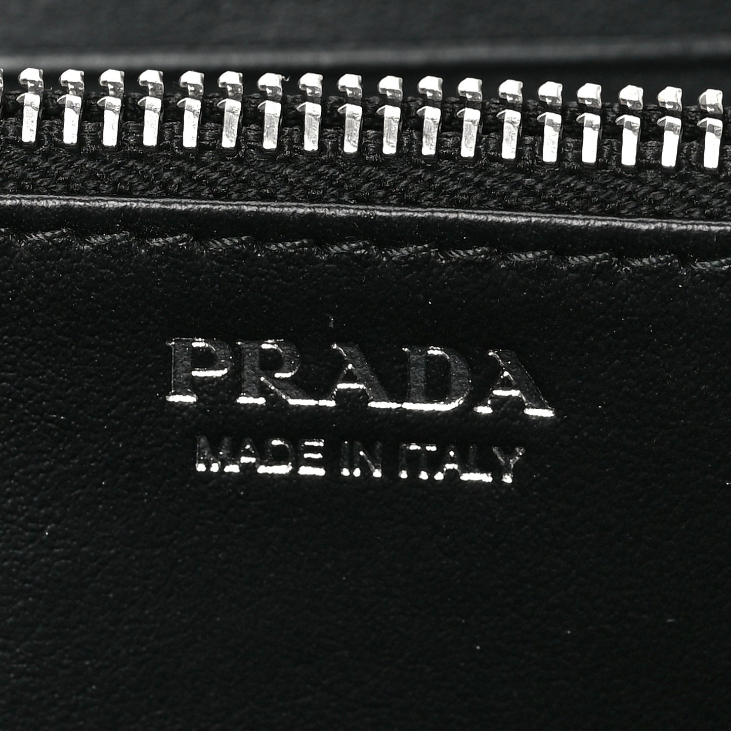 Vitello Daino Zip Around Wallet Black