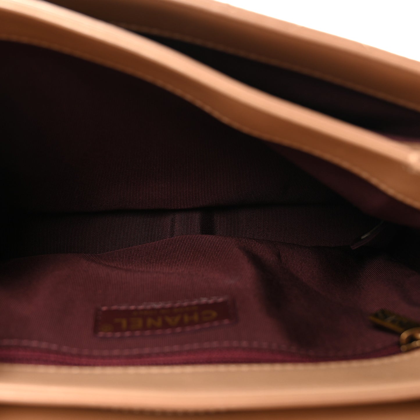 Shiny Lambskin Quilted Around The Corner Flap Beige