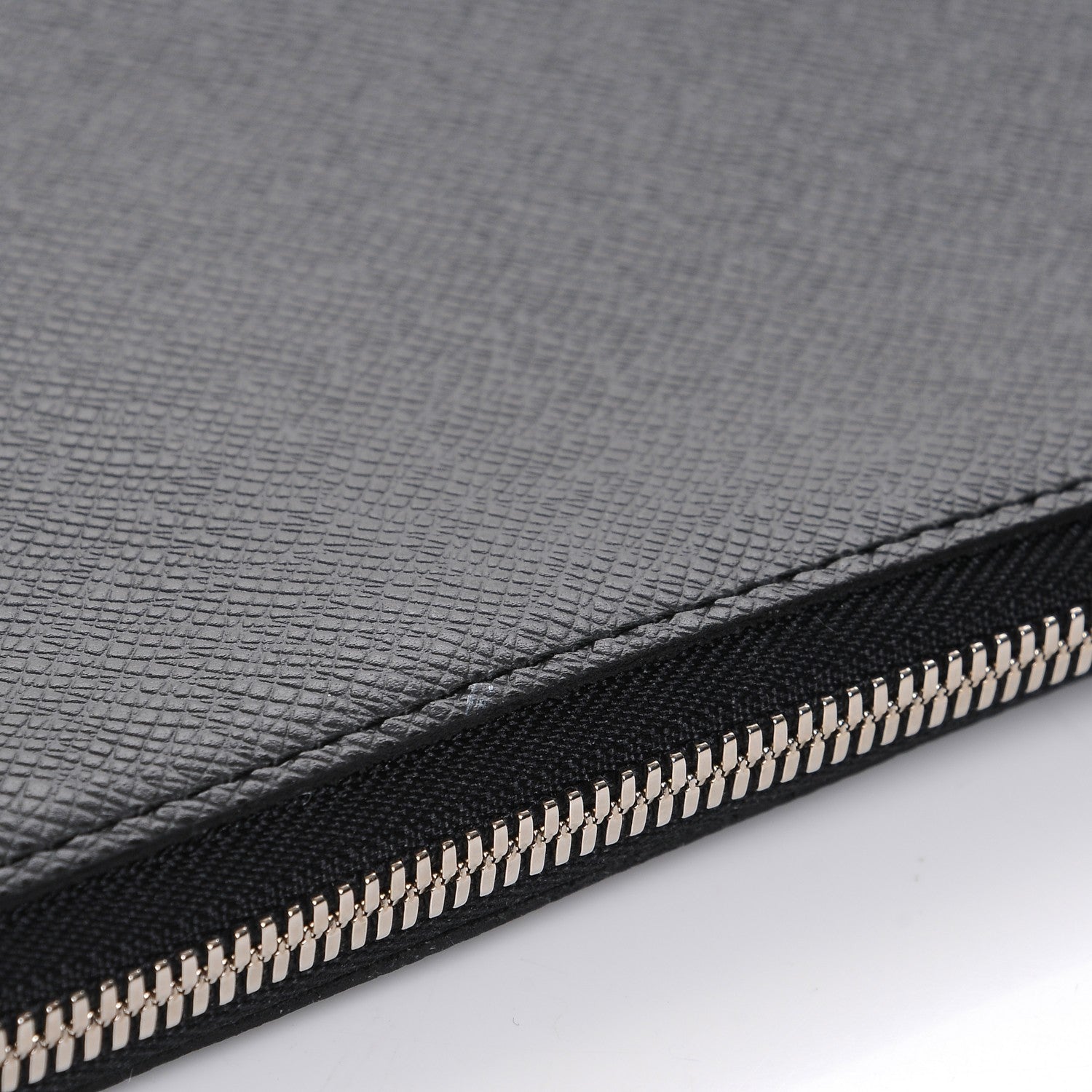 Louis Vuitton Taiga Tie Case 5 Black 8 of 8