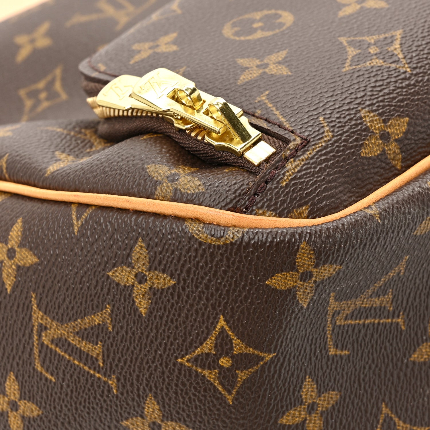Louis Vuitton Monogram Evasion Sports Bag 14 of 17