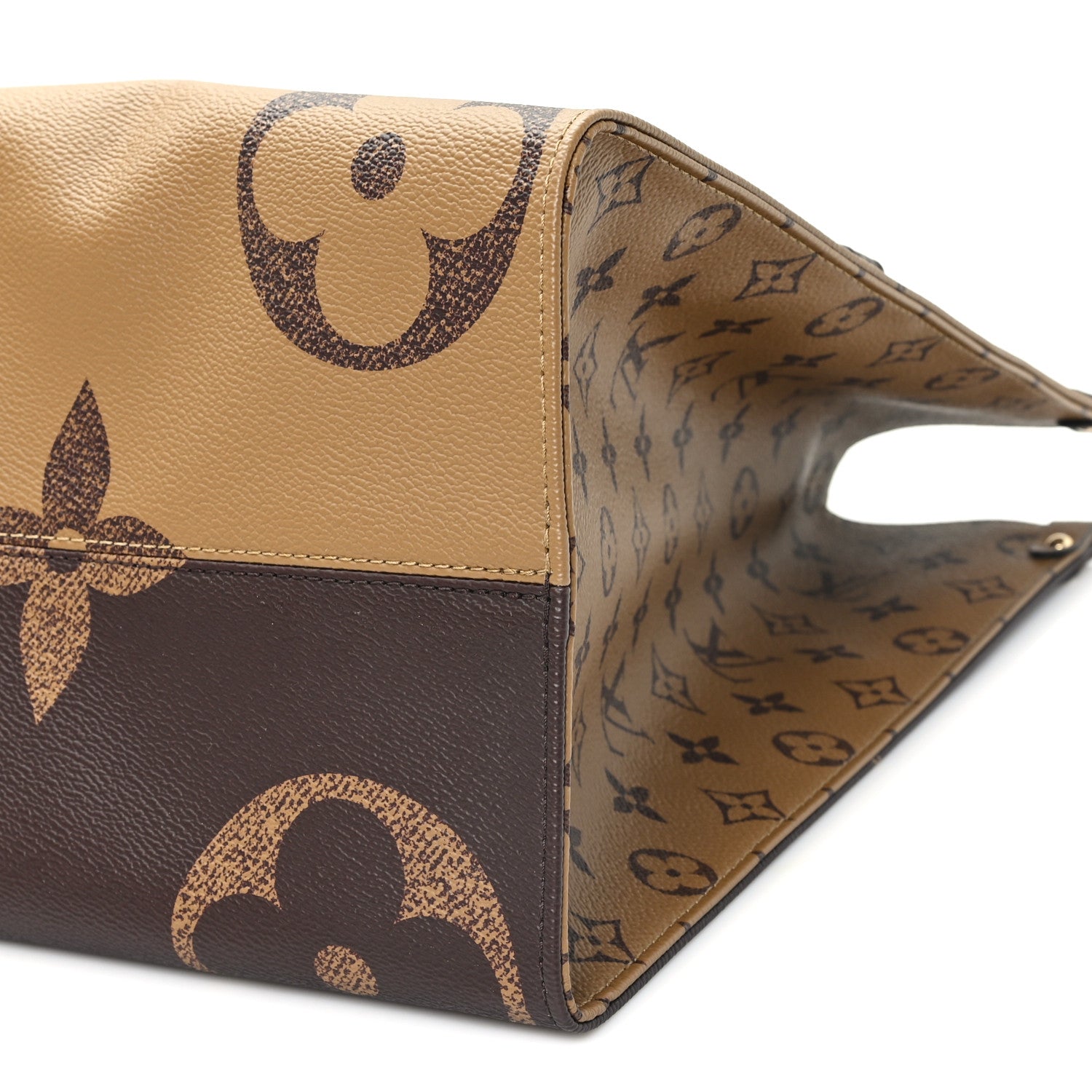 Louis Vuitton Reverse Monogram Giant Onthego Voyage 9 of 9