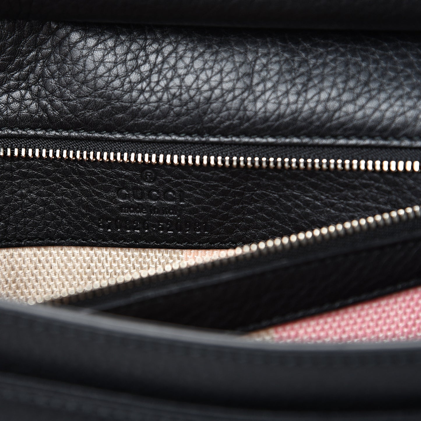 Pebbled Calfskin Medium Bamboo Daily Flap Shoulder Bag Black