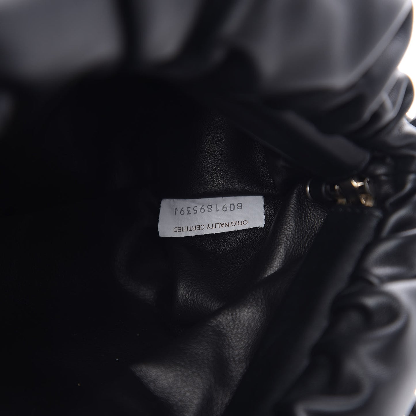 Calfskin The Pouch Chain Black