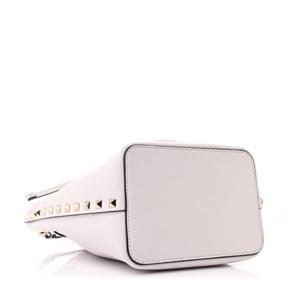Valentino Garavani Grainy Calfskin Calfskin Rockstud Bucket Bag Light Grey 4 of 12