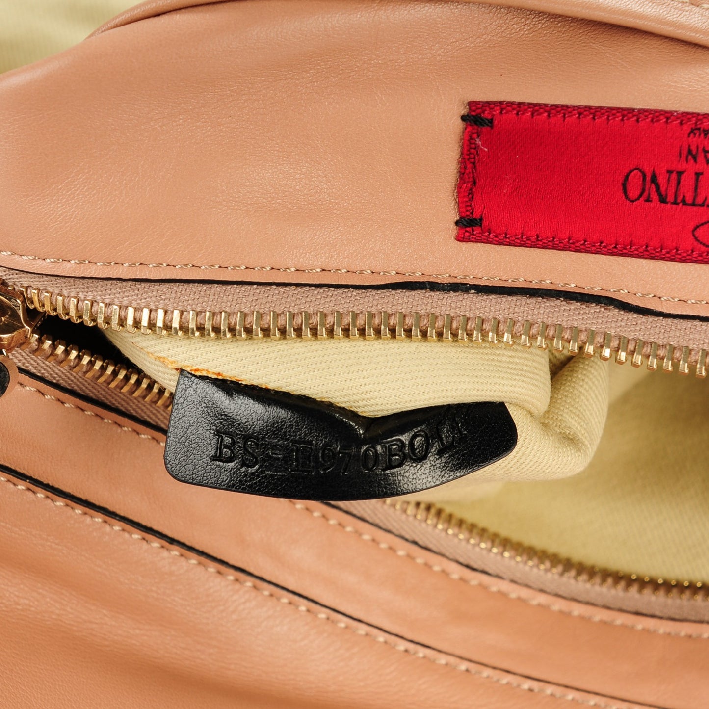 Vitello Medium Rockstud Tote Soft Noisette