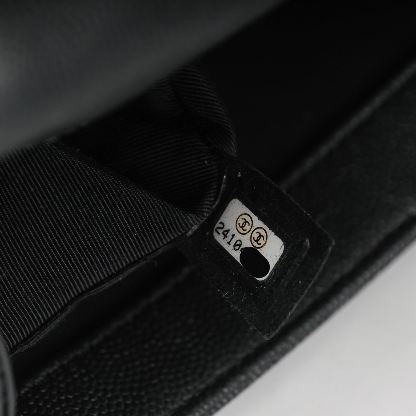 Caviar Quilted Medium Boy Flap So Black