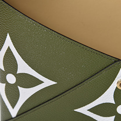 Louis Vuitton Monogram Giant Kirigami Pochette Set 15 of 22