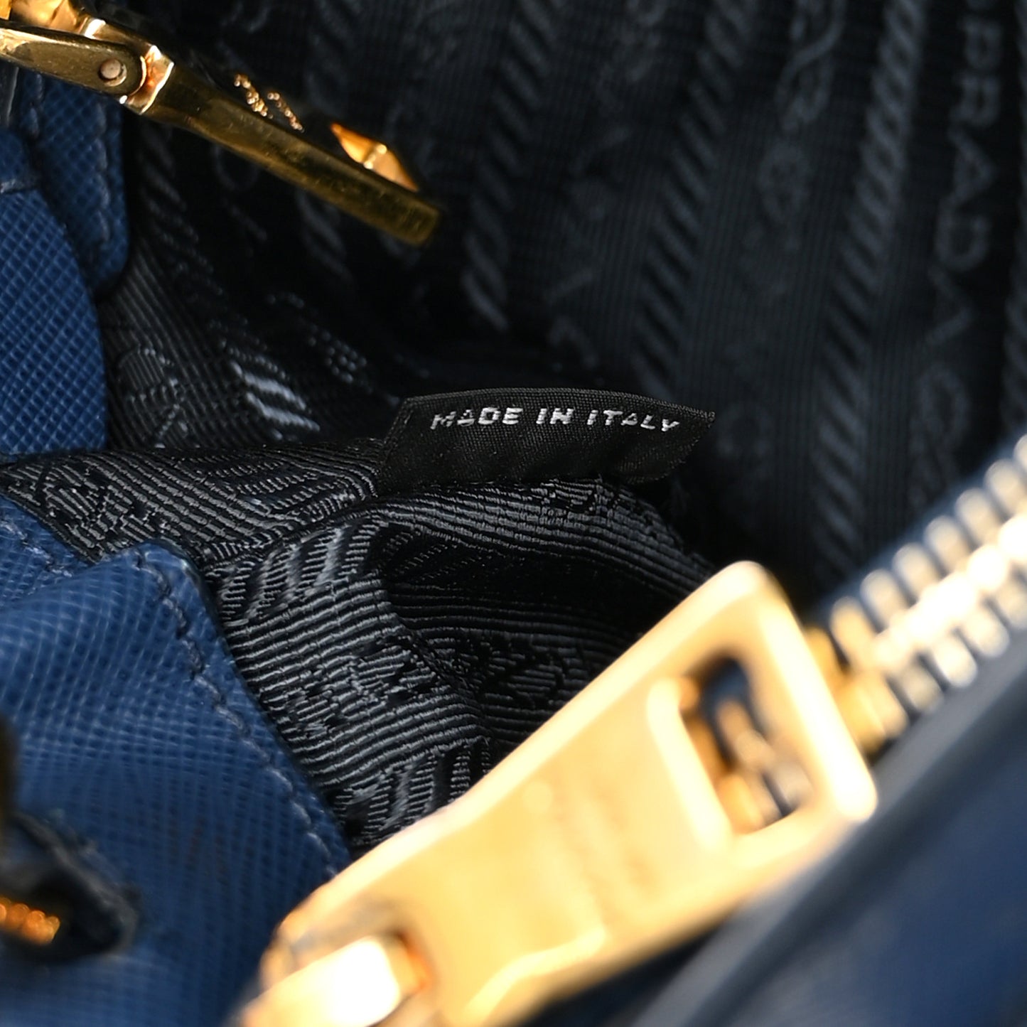 Saffiano Medium Galleria Double Zip Tote Cobalto